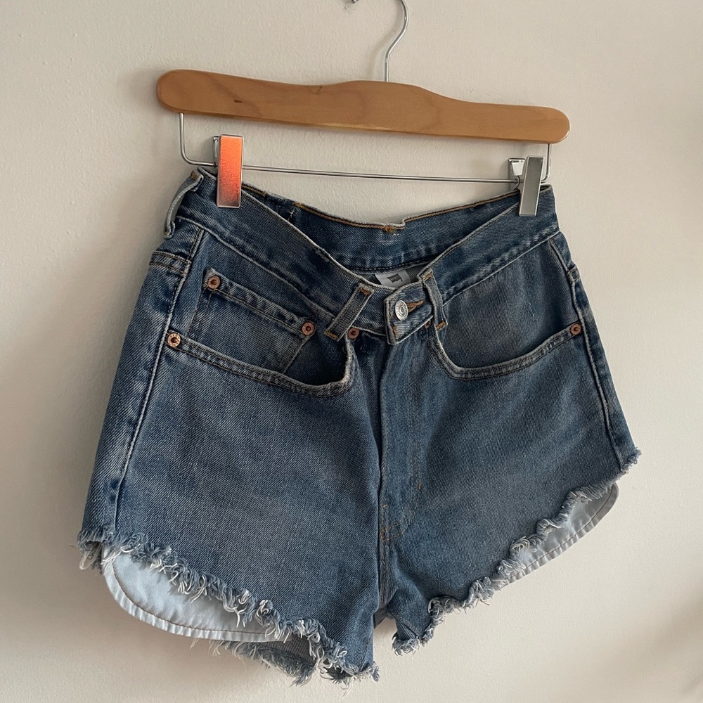 Levi’s Vintage 550 Denim Frayed Hem High-Waist Shorts - Blue - Picture 5 of 8